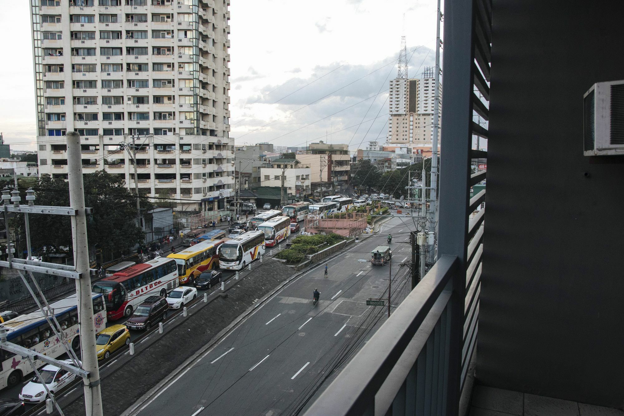 Reddoorz Plus @ Buendia Ave Makati Makati City Luaran gambar